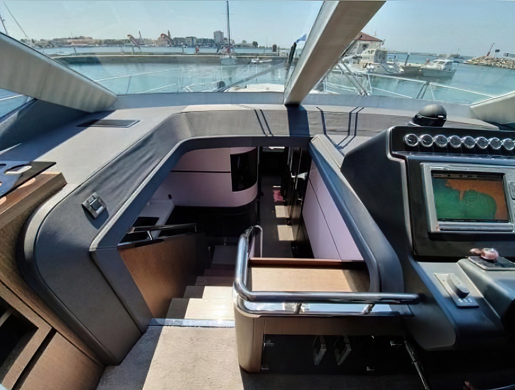 Продается моторная яхта Galeon 700 Skydeck